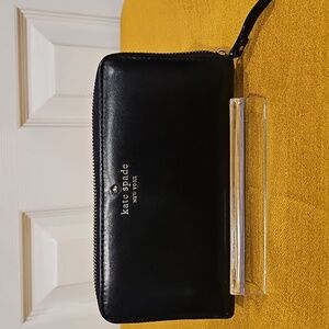 Kate Spade  Vintage Zip Around Leather Wallet - EUC